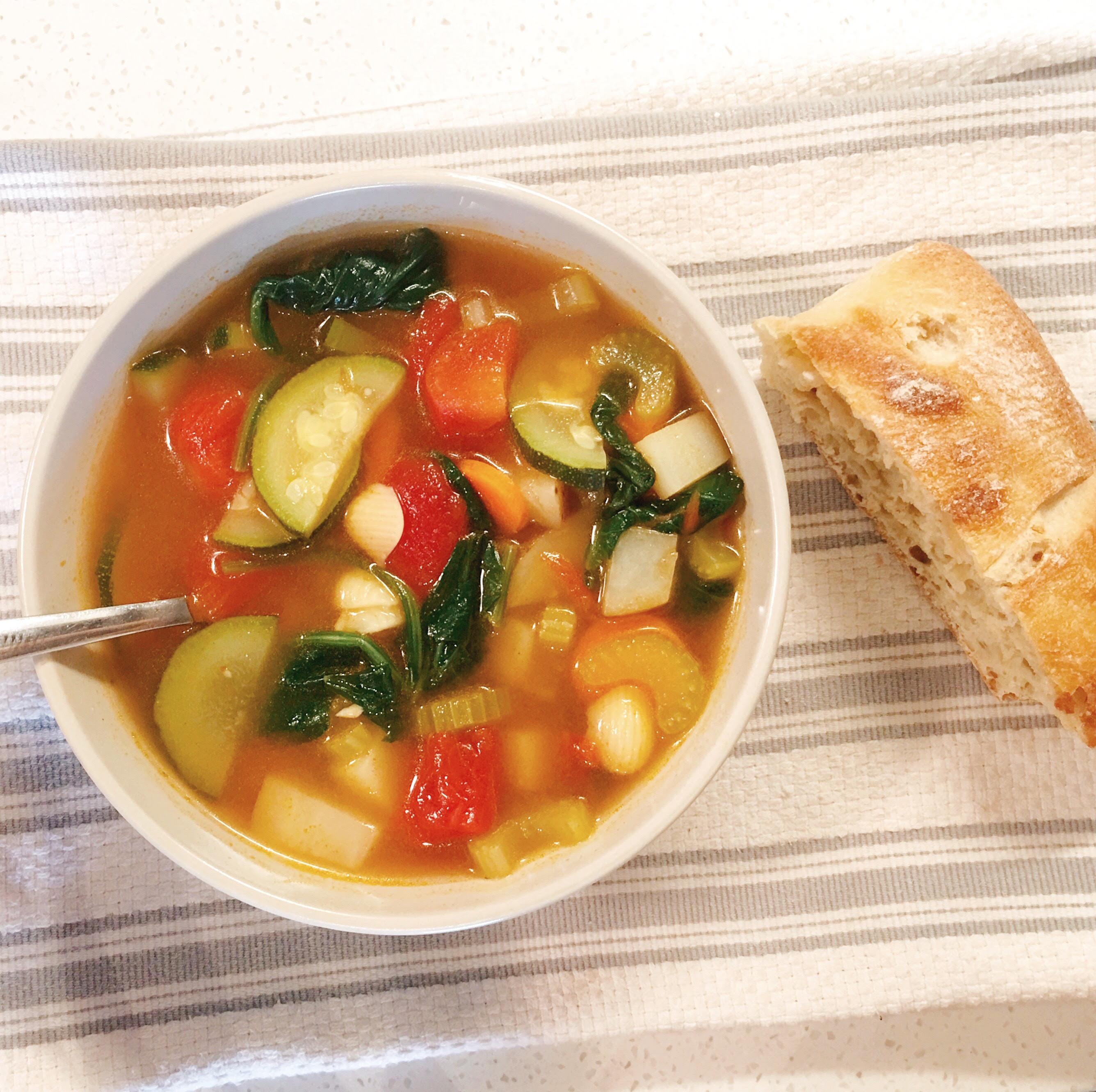 EASY MINESTRONE SOUP RECIPE That You Won't Find So Boring - Living Ananda